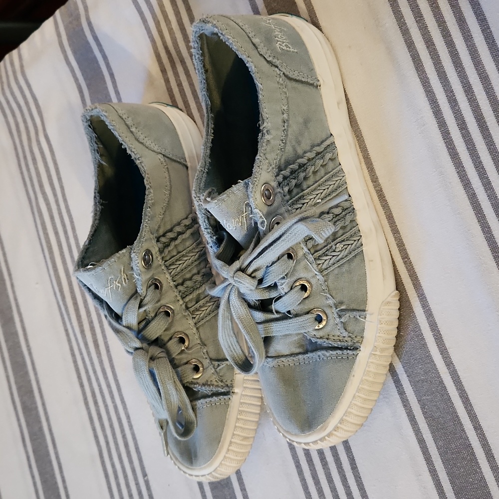 Blowfish size 8.5 ladys tennis shoes